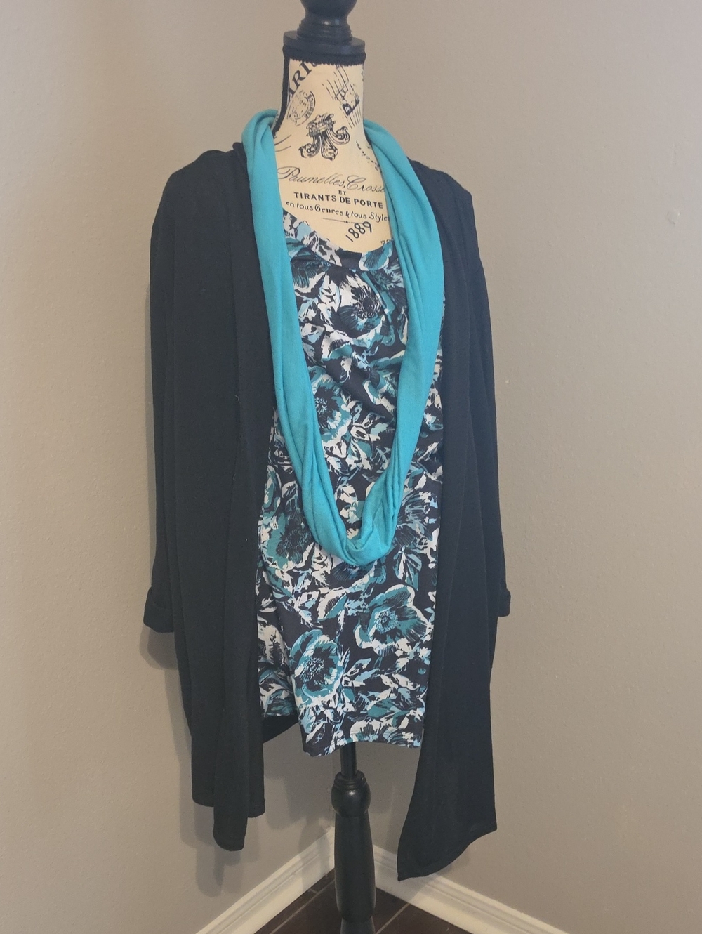 Women's White Stag Turquoise Infinity Scarf, Cardigan, Shell Plus Size 4X